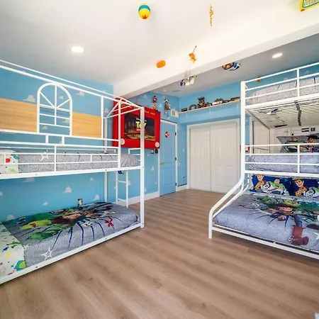 Pixar Paradise: Playsets, Theater, Arcade+ Holiday home *