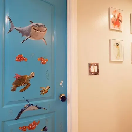 Pixar Paradise: Playsets, Theater, Arcade+ Holiday home