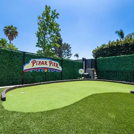 Pixar Paradise: Playsets, Theater, Arcade+ Holiday home