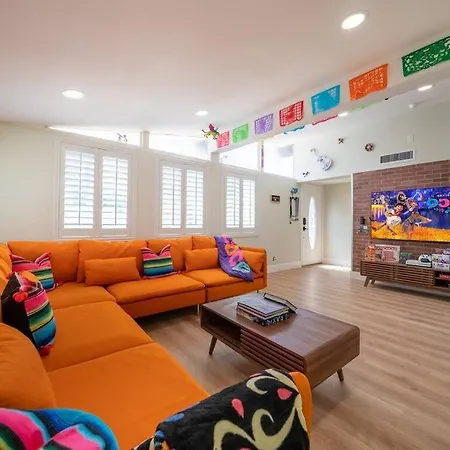 Pixar Paradise: Playsets, Theater, Arcade+ Holiday home *
