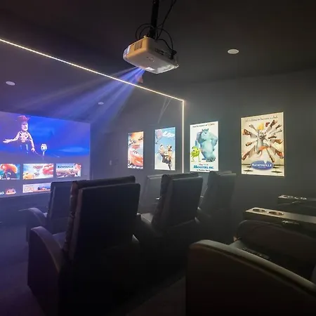 Pixar Paradise: Playsets, Theater, Arcade+ Holiday home *